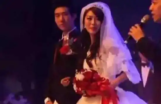 常远当爸,与贺婉莹结婚七年一直低调,如今喜得儿子公开秀幸福!