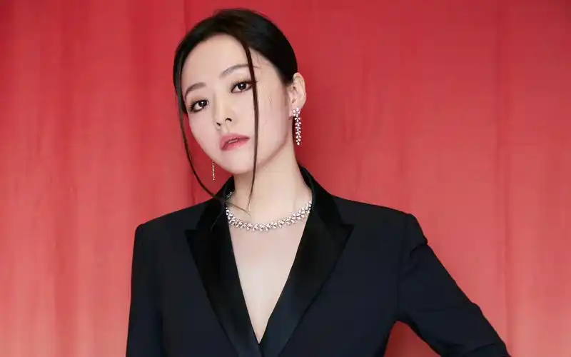 张靓颖飒爽性感写真壁纸图片