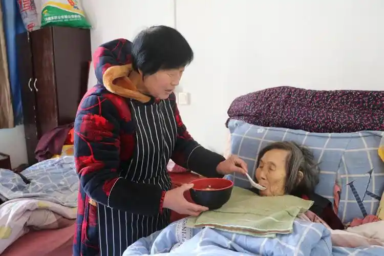 爱满太康 六旬夫妇办养老院照顾孤寡老人:想给他们"家"的温暖 - 中国