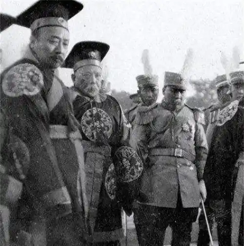 去世时,遗产仅剩20块无钱办丧,葬礼场面却比父亲的还盛大_袁世凯_袁