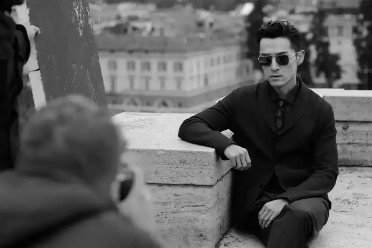 胡歌代言阿玛尼的造型帅出天际倒数第二张让人脸红