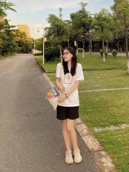 ootd158小个子女生校园随意穿搭