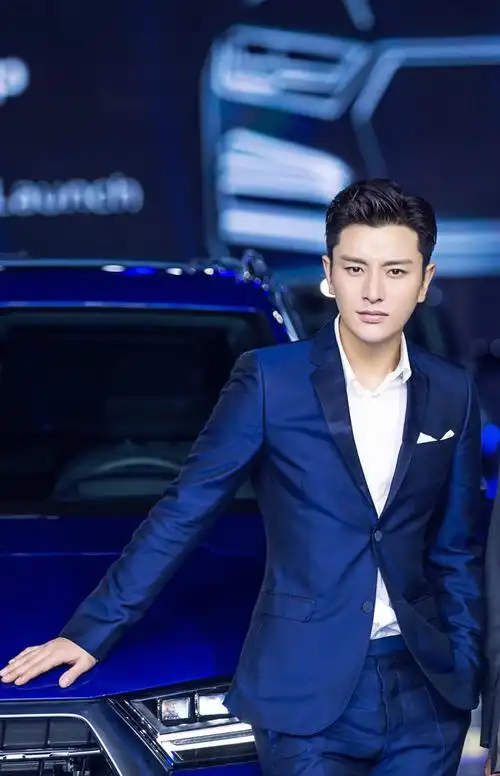 组图:贾乃亮西装出席发布会 现场分享购车理念_高清图集_新浪网