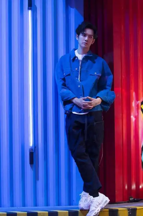 钟汉良老婆谢易桦钟汉良爱妻罕见露面