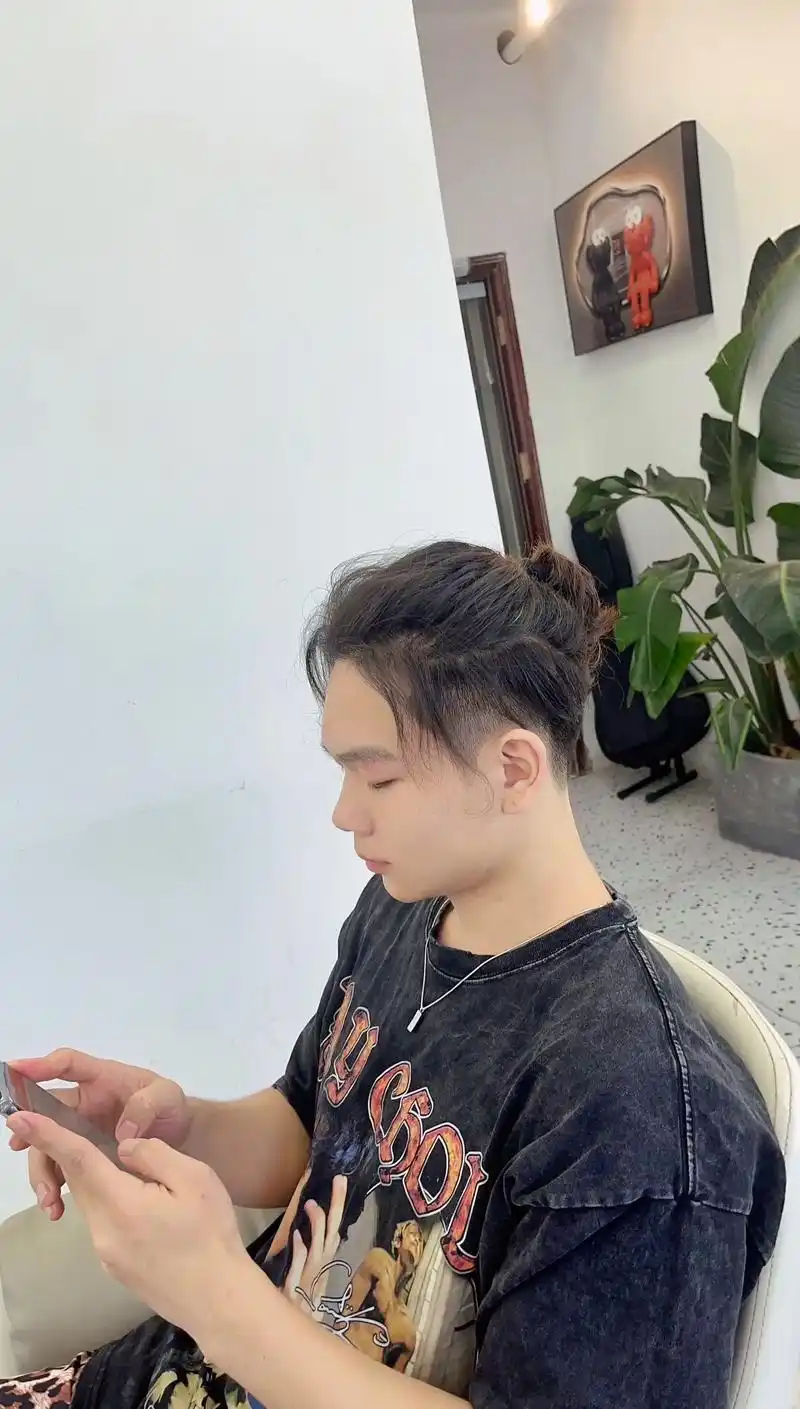 2023男生扎发武士头.哪个男生没有一个武侠能呢?#少年感  - 抖音