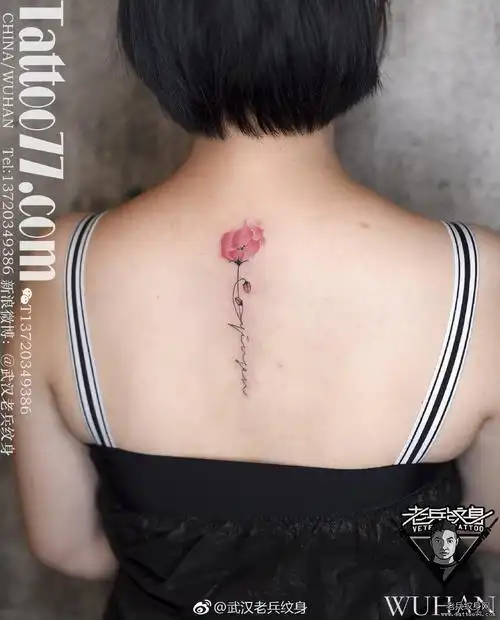 后背色彩花朵英文纹身图案