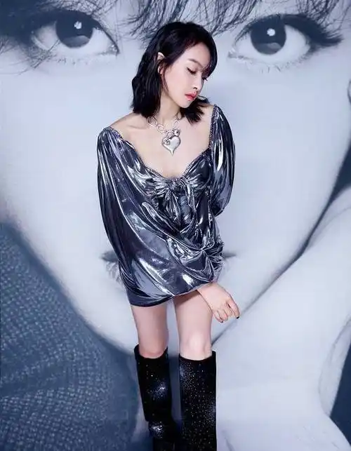 原创宋茜不在低调了时尚穿搭各种抹身材连衣裙尽显时尚迷人的身材