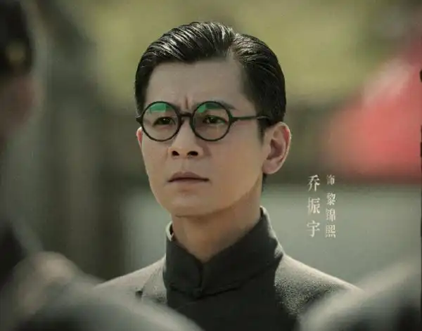 要说王劲松老师绝对是谍战剧跟年代剧里的天花板,一个表情眼神就是一