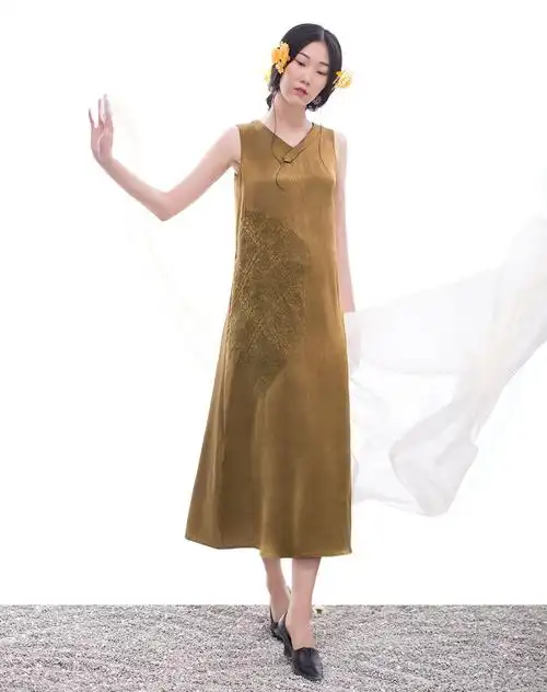 赤金色羊毛真丝连衣裙