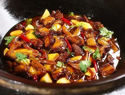 学正宗铁锅炖菜就来名食园