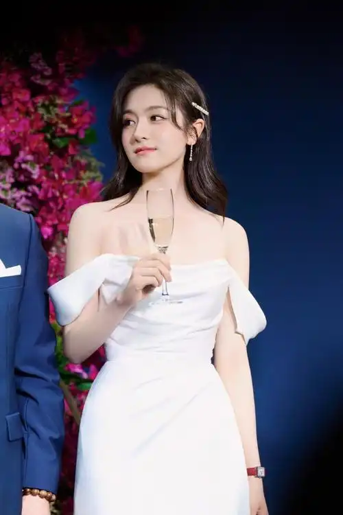 迪哒三两声##李兰迪留了长发