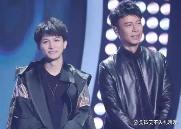 某某音乐人怒批周深一直在装稚嫩装综艺范儿高音不好听