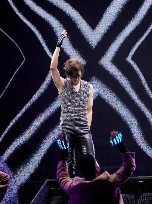 钟汉良手臂肌肉##这竟然是钟汉良的身材