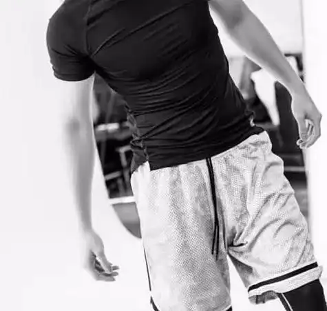 徐静蕾晒黄立行健身照她吐槽黄立行太爱健身自已每天都很惭愧