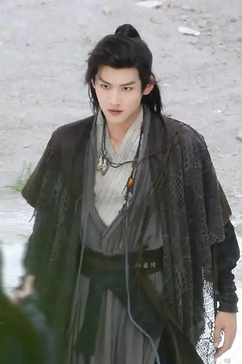 这么多人关心周柯宇古装啊,大帅哥生图精修都帅到不行,宜古宜今90