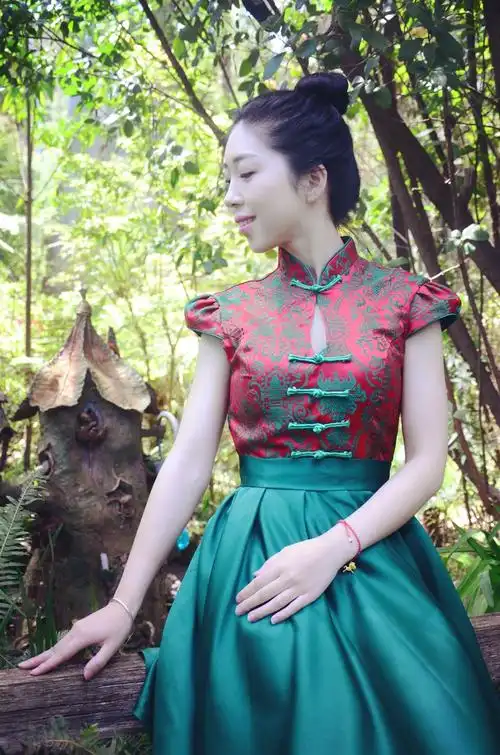 搭配旗袍的发型