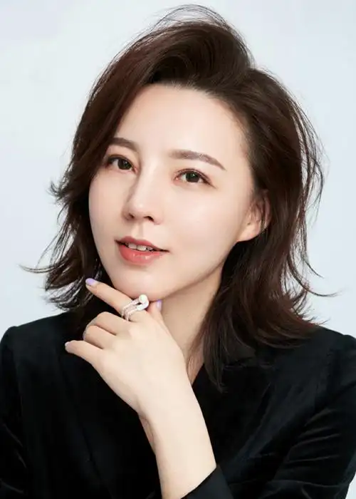 职业女性该如何化职业妆?是你对一个人的尊重是你对自己自信的表现!