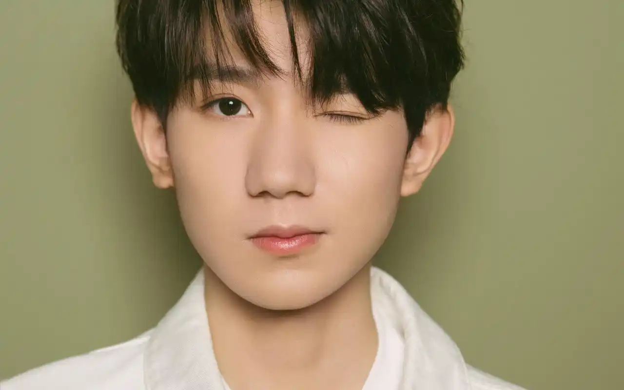 王源高清帅气写真壁纸_阳光少年王源