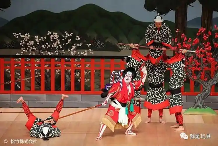 《义经千本樱》的故事讲述了源平合战后因与兄长冲突而从京都外逃的源