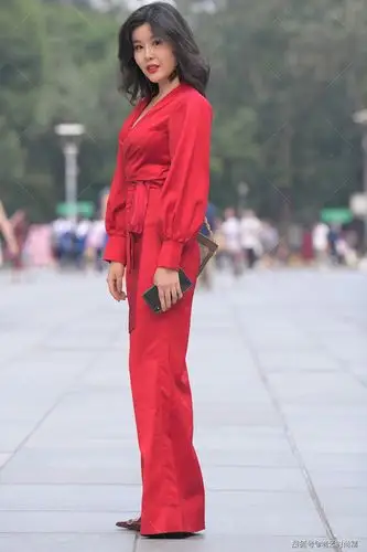 摄影:红色套装穿起来又a又飒, 尽显女王气场_衣服