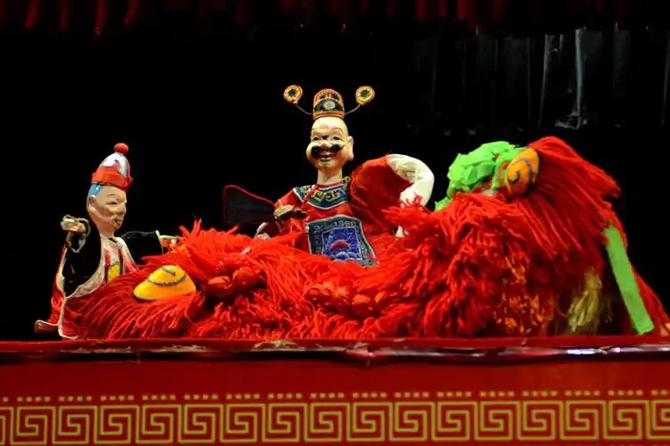 布袋木偶戏:梁山好汉戏耍大名俯