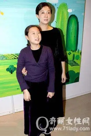 成龙私生女吴卓林照片成龙私生女吴卓林照片成龙日前为