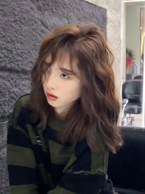 女生短发烫发蓬松慵懒法式卷耐看显洋气