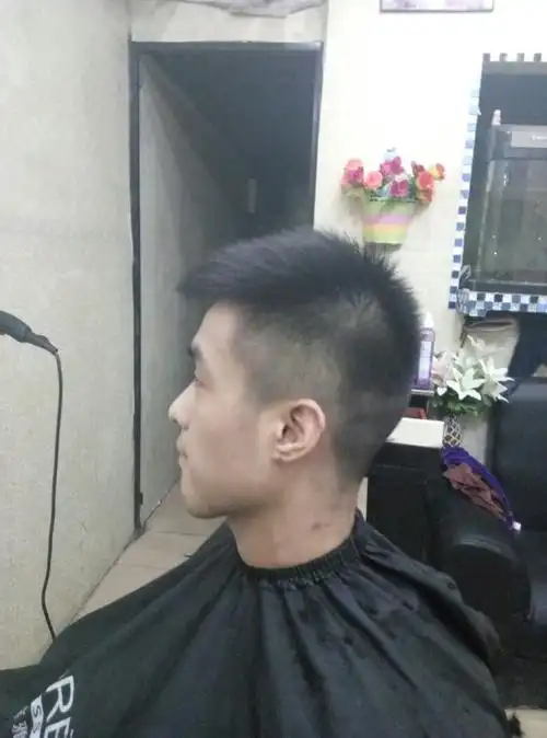 男生,方脸,戴眼镜,学生,剪什么发型好?