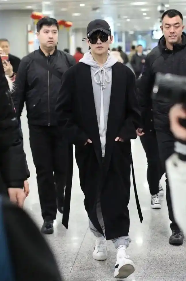 爱没有方向,你就是风标,你在哪我的爱就在哪#杨洋 #机场穿搭 - 抖音