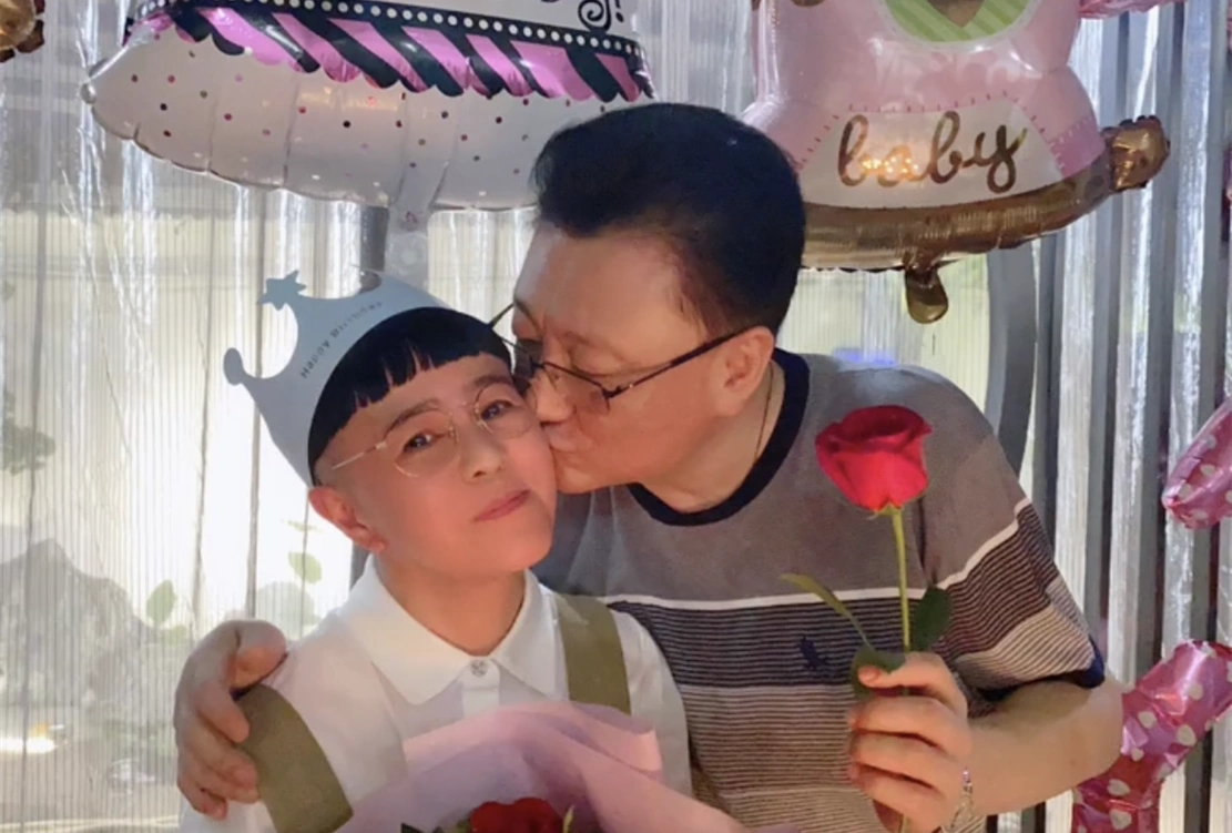 "金龟子"刘纯燕与老公王宁庆七夕!甜蜜分享爱称,晒泛黄的情书