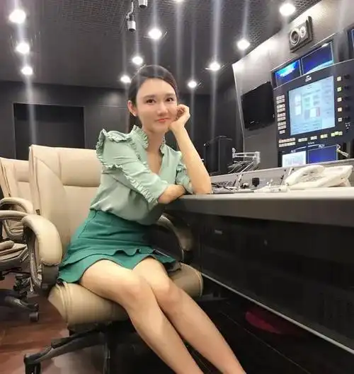 一姐之争不存在反获董卿安慰湘妹子龙洋如何成为央视门面的