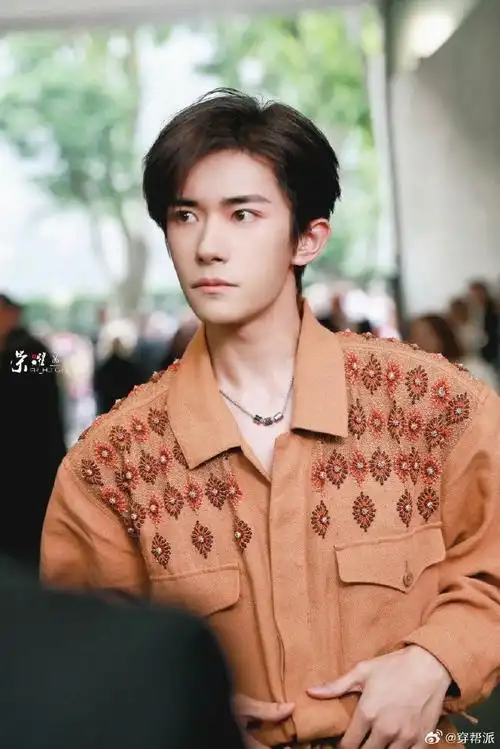 易烊千玺米兰神图