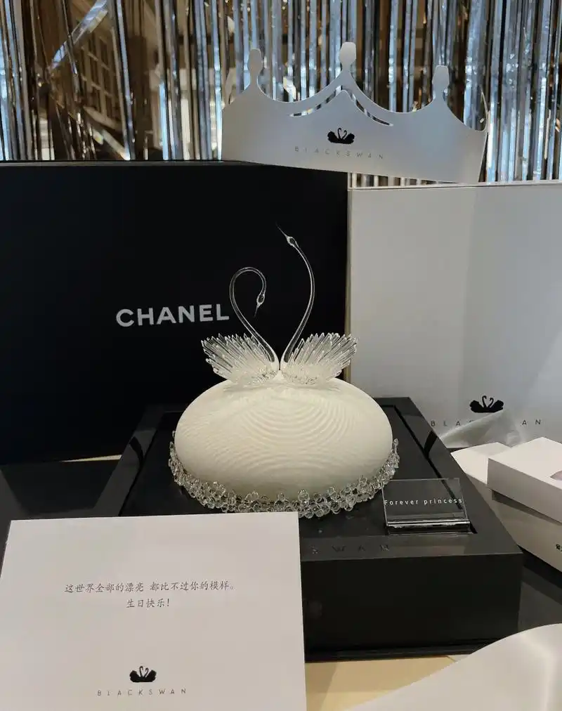 🦢黑天鹅蛋糕—冰雪之梦 升级后的黑天鹅蛋糕真的好美 ! 选了冰雪之