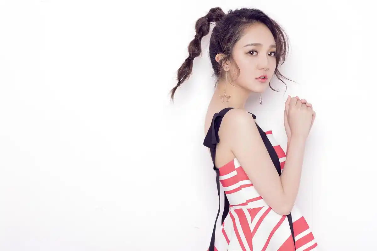 梁田,靳梦佳这两位主持人,谁才是沈梦辰之后的芒果小花?