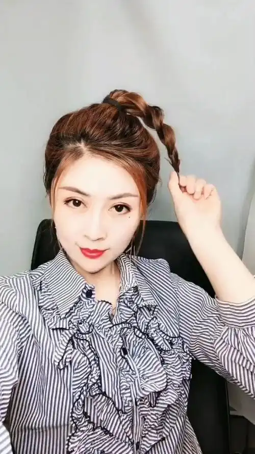 时尚又显年轻的高马尾编发,简单好看又好学!