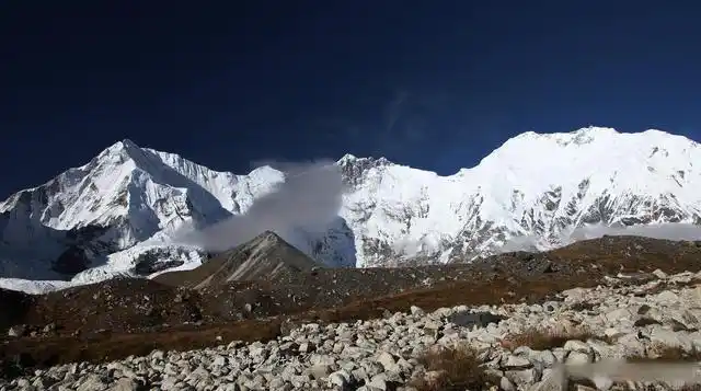 完全位于中国境内的十座高峰