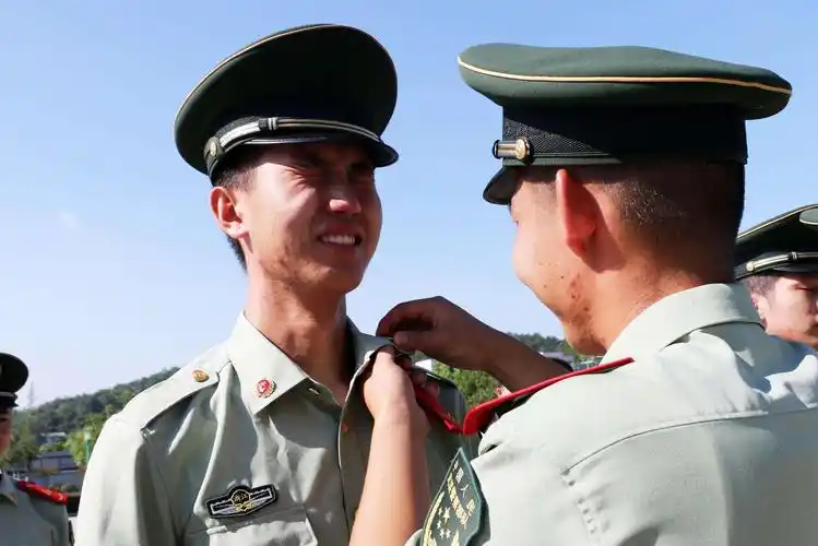 军人退伍时,可以拿走部队里的四件东西,有一件很多人却不想要