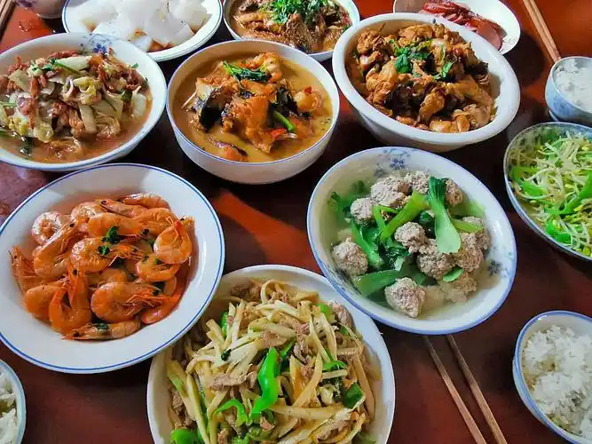 原创端午节家人相聚能干的弟媳做了这桌丰盛的菜全家吃到撑