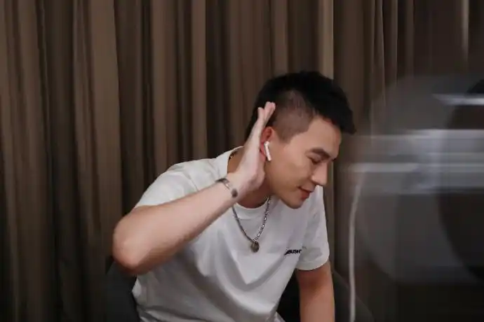 欧豪超话昨晚一点也不憨憨,小sir空投6张照片帅气才是boss@欧豪的真实