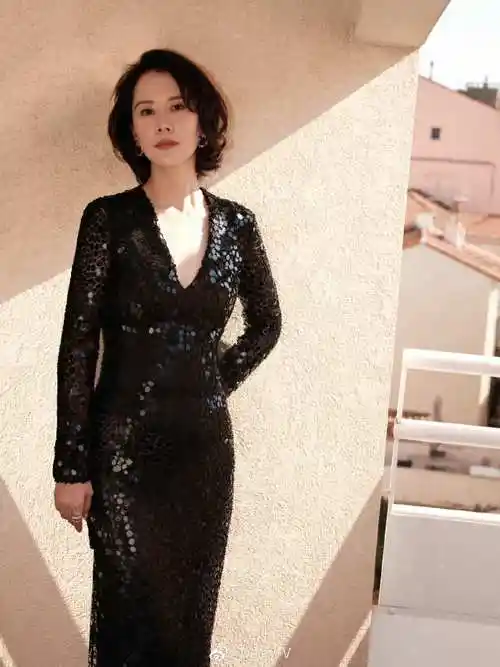 v-style#@海清在昨天的戛纳电影节品牌晚宴上换了一个很新鲜的发型