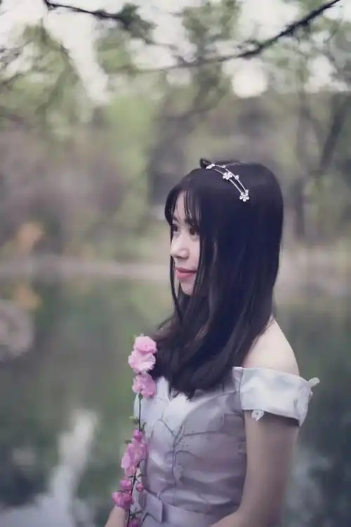 单身狗拍别人的女朋友