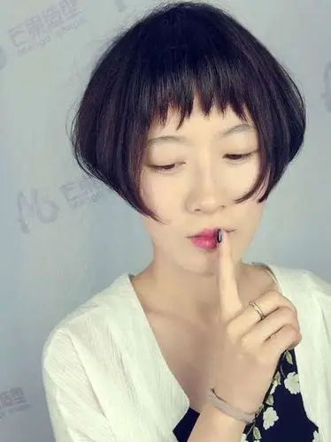 如果你想要获得专业发型设计,请长按下图,添加爱靓网微信号