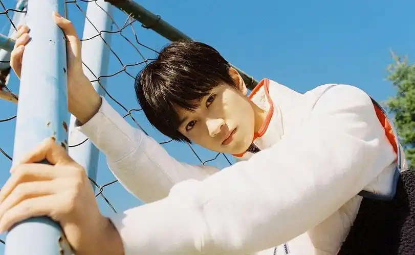 敖子逸校园风写真曝光运动造型阳光清爽