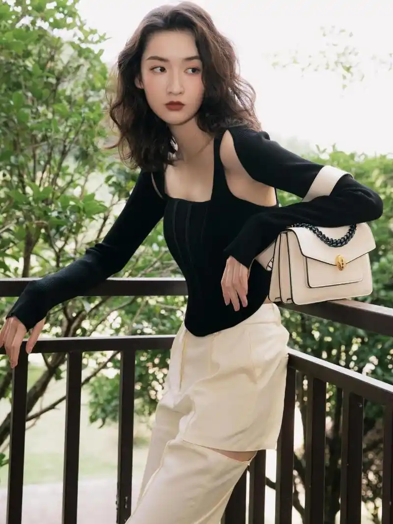 对王玉雯的印象始于少年派里的乖 乖校花邓小琪,平时观察她的私服风