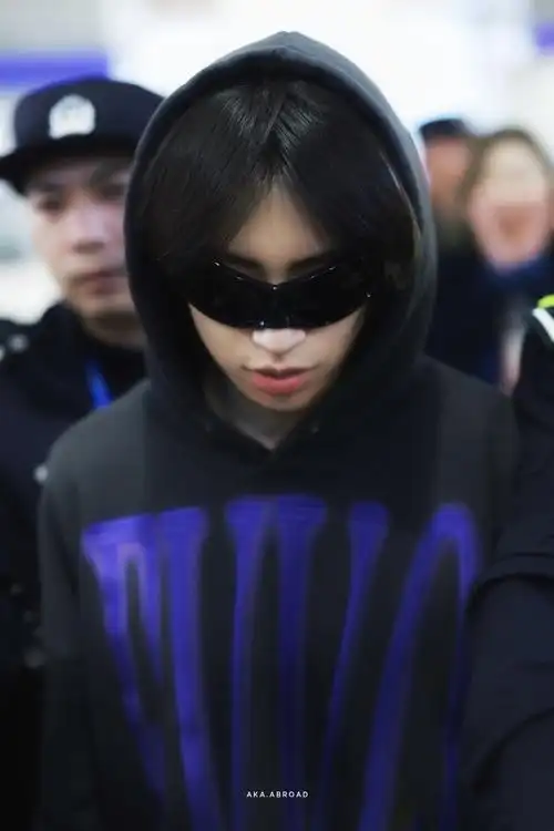 小鬼王琳凯超话//#小鬼把更多时间花在音乐上#  240406 pvg02