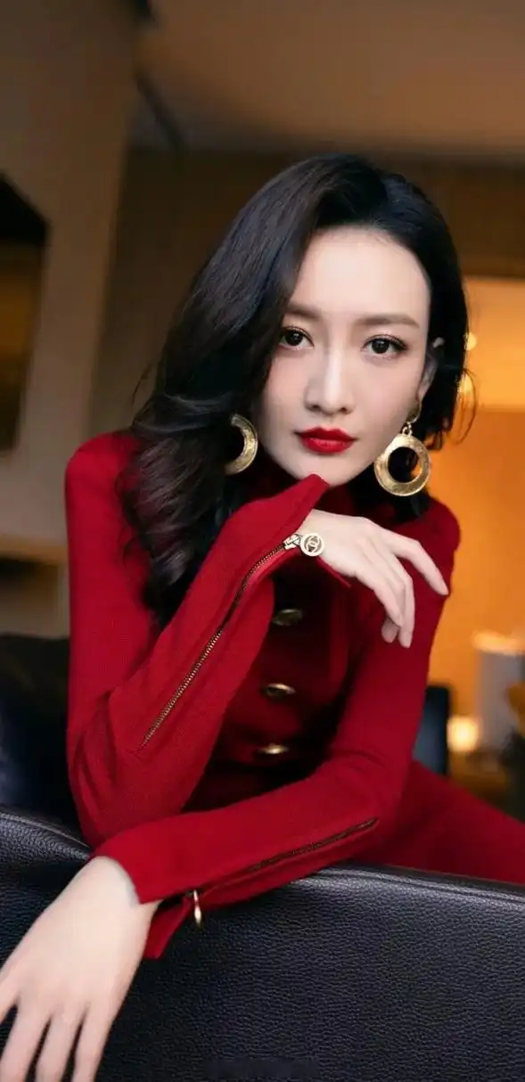 王欧,一个不错漂亮的女人,她在电视里演过一个心狠手辣女人,在生活中