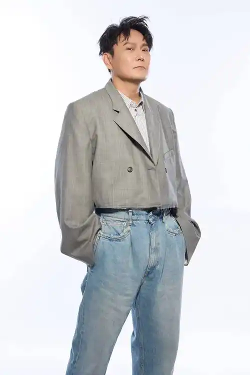 张信哲《未来式终极版世界巡回演唱会》首站上海,极致舞美再突破