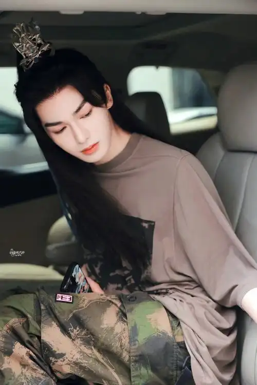 醉春风#朱正廷《少年白马醉春风》今日出妆,飘逸的长发,柳月公子好仙!