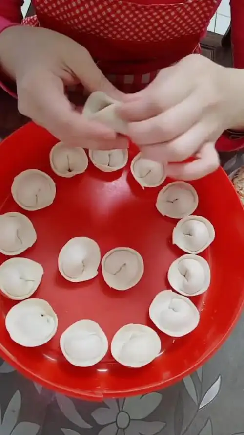 元宝饺子的包法