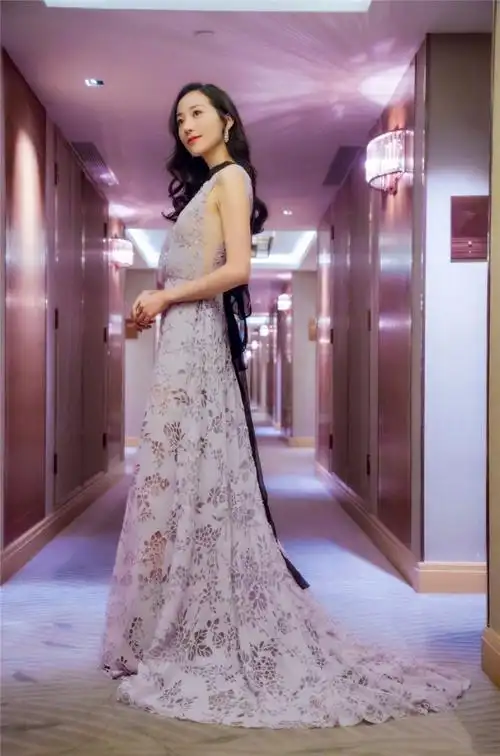 韩雪获最具魅力女演员剪纸镂空晚礼服尽显东方美